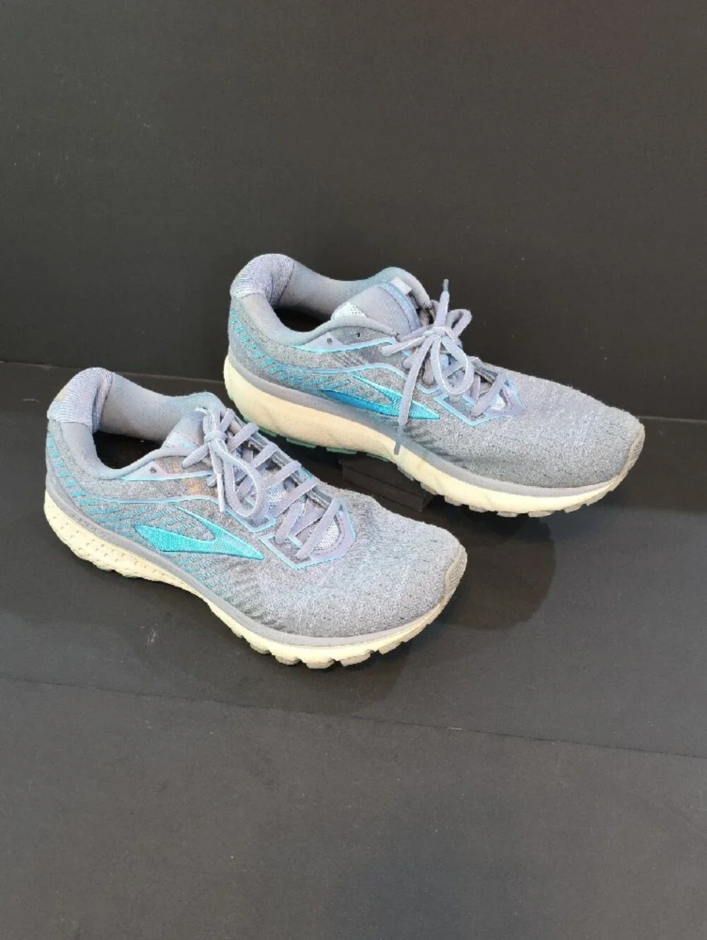 Brooks Ghost 12 Women's Running Shoes in Light Blue and Aqua Size 11